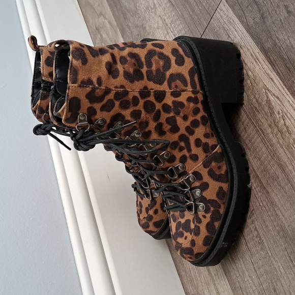 Olivia Ferguson leopard print combat boot - Picture 3 of 9